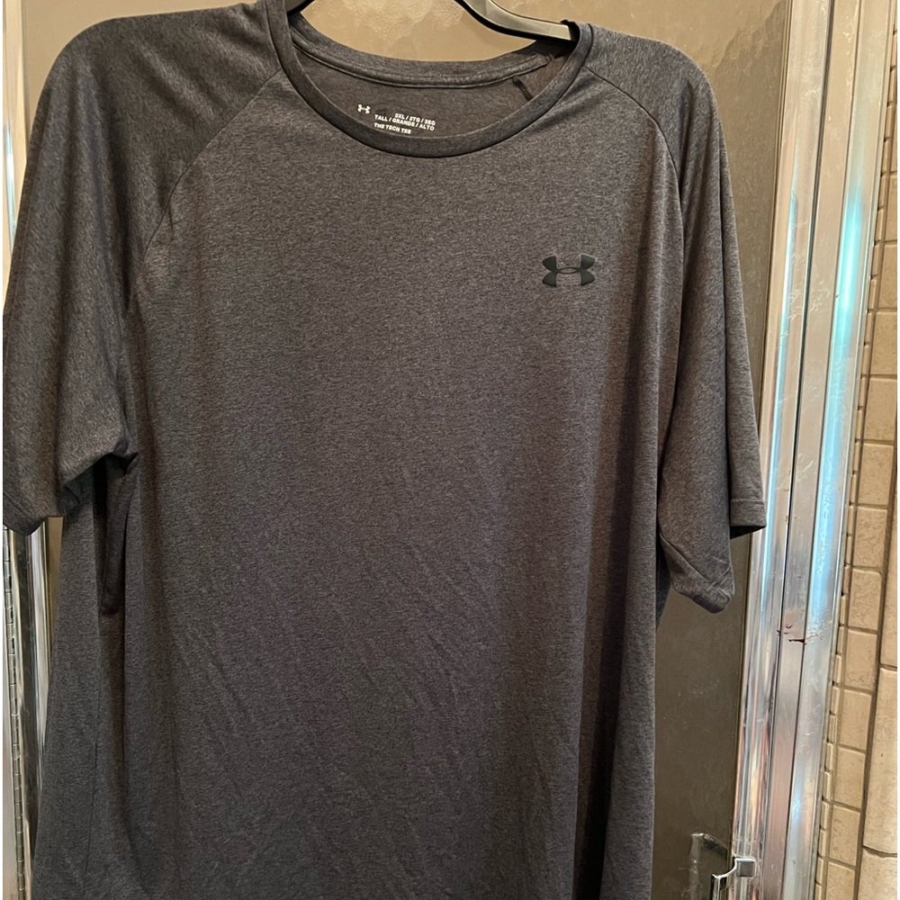 Men's Size 3XLT Under Armour Shirt